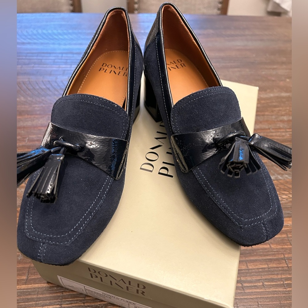 Donald Pliner - Kressida Calf Suede, size 6